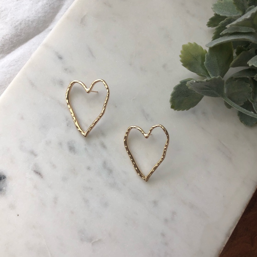 The Emijay - Textured Stud Heart Earrings - Picture 5 of 6
